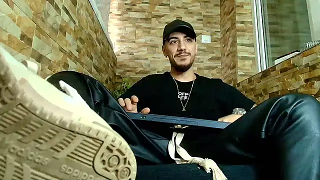 Snapshot of AndrewBanner chatting on 01-22-25, 10:40 AndrewBanner online show from 01-22-25, 10:40