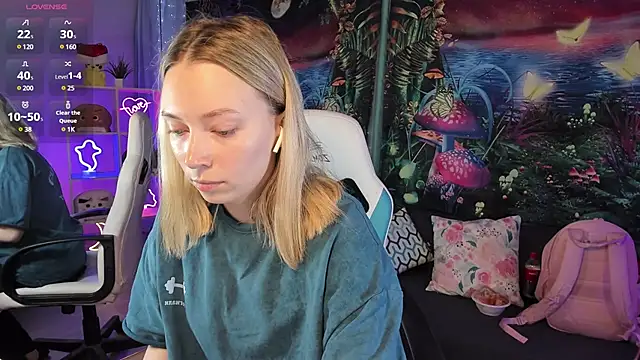 Snapshot of TiffanyBatson chatting on 02-03-25, 07:07 TiffanyBatson online show from 02-03-25, 07:07