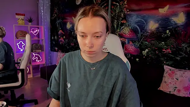 Snapshot of TiffanyBatson chatting on 02-08-25, 06:22 TiffanyBatson online show from 02-08-25, 06:22