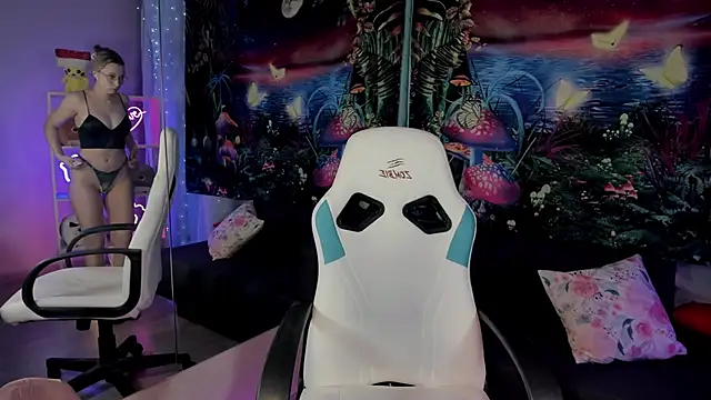 Snapshot of TiffanyBatson chatting on 02-08-25, 09:24 TiffanyBatson online show from 02-08-25, 09:24