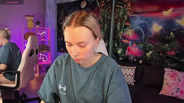 Snapshot of TiffanyBatson chatting on 02-11-25, 05:05 TiffanyBatson online show from 02-11-25, 05:05