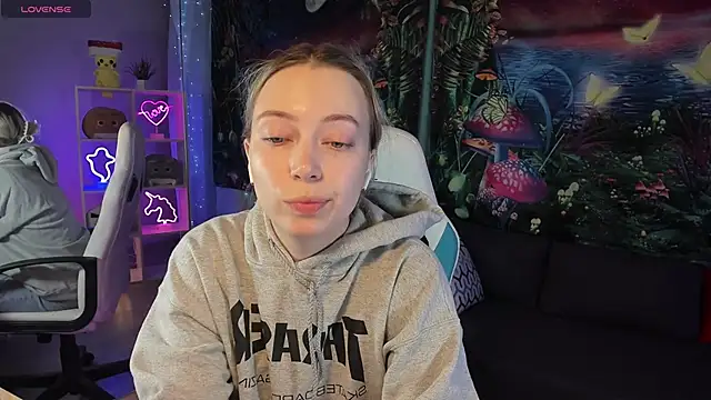 Snapshot of TiffanyBatson chatting on 02-20-25, 07:01 TiffanyBatson online show from 02-20-25, 07:01