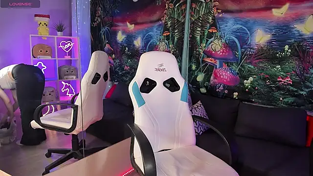 Snapshot of TiffanyBatson chatting on 02-23-25, 03:13 TiffanyBatson online show from 02-23-25, 03:13