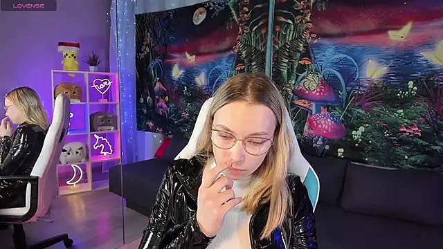 Snapshot of TiffanyBatson chatting on 02-23-25, 12:27 TiffanyBatson online show from 02-23-25, 12:27