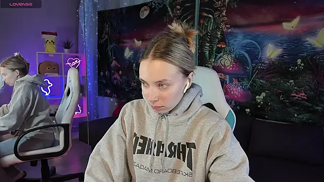 Snapshot of TiffanyBatson chatting on 02-25-25, 03:42 TiffanyBatson online show from 02-25-25, 03:42