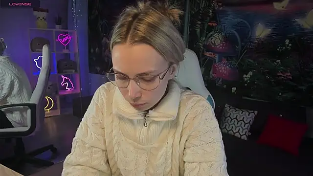 Snapshot of TiffanyBatson chatting on 03-12-25, 04:19 TiffanyBatson online show from 03-12-25, 04:19