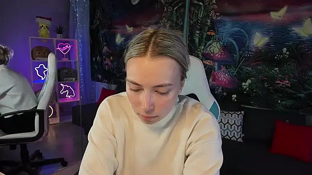 Snapshot of TiffanyBatson chatting on 03-18-25, 04:15 TiffanyBatson online show from 03-18-25, 04:15