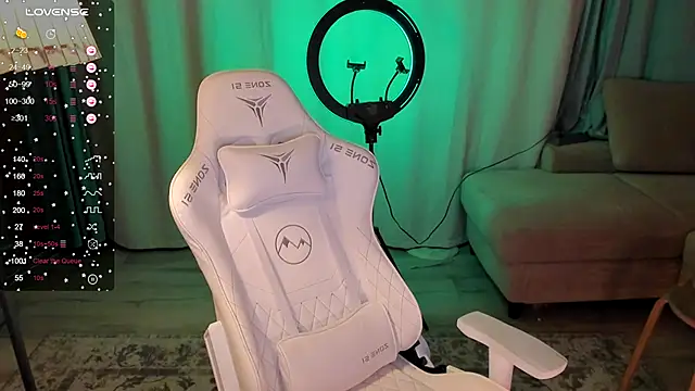 Snapshot of falcon_baby chatting on 10-04-25, 06:39 falcon baby online show from 10-04-25, 06:39