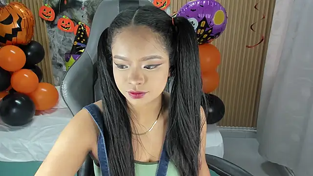 Lili 16 online show from 10-20-25, 11:10