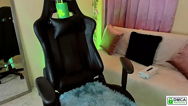 Snapshot of Lilabril chatting on 03-16-25, 04:01 Lilabril online show from 03-16-25, 04:01