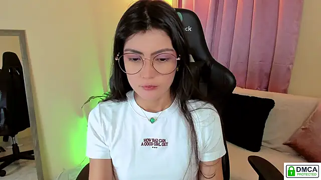 Snapshot of Lilabril chatting on 03-17-25, 12:35 Lilabril online show from 03-17-25, 12:35