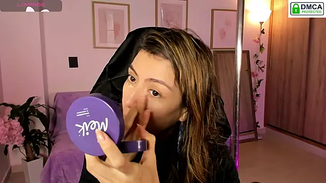 Snapshot of Lilabril chatting on 01-15-26, 02:32 Lilabril online show from 01-15-26, 02:32