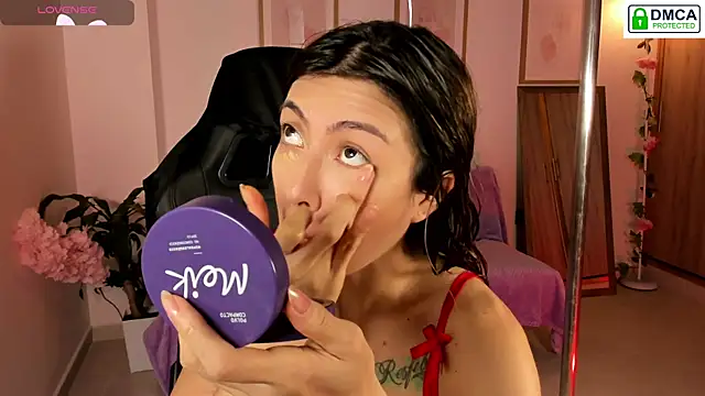 Snapshot of Lilabril chatting on 01-19-26, 02:43 Lilabril online show from 01-19-26, 02:43