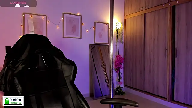 Snapshot of Lilabril chatting on 03-15-26, 02:45 Lilabril online show from 03-15-26, 02:45