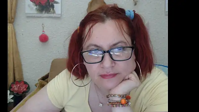 Snapshot of PlayfullMature chatting on 10-17-25, 04:04 PlayfullMature online show from 10-17-25, 04:04