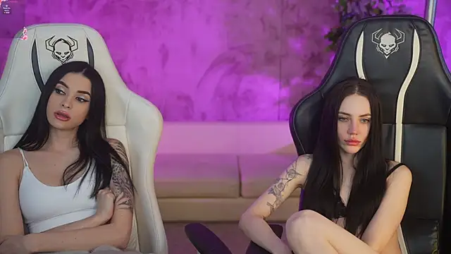 Snapshot of Tina_Breeze chatting on 02-19-25, 02:34 Tina Breeze online show from 02-19-25, 02:34