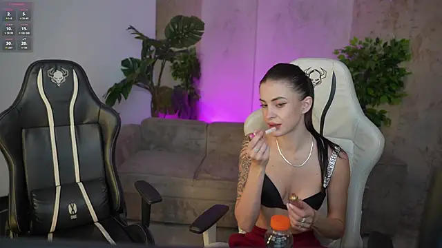 Snapshot of Tina_Breeze chatting on 10-17-25, 06:49 Tina Breeze online show from 10-17-25, 06:49