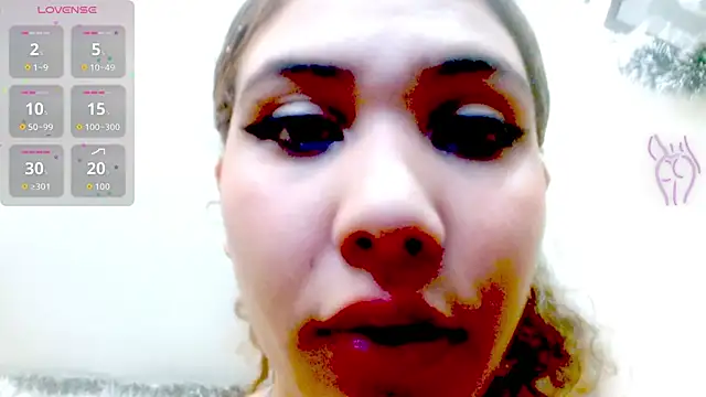 Snapshot of Eva_Hoot chatting on 12-22-25, 04:04 Eva Hoot online show from 12-22-25, 04:04