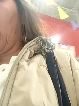 Snapshot of biancchi chatting on 02-19-25, 12:25 biancchi online show from 02-19-25, 12:25