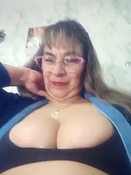 Snapshot of biancchi chatting on 09-27-25, 04:34 biancchi online show from 09-27-25, 04:34