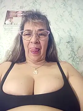 Snapshot of biancchi chatting on 10-13-25, 09:53 biancchi online show from 10-13-25, 09:53