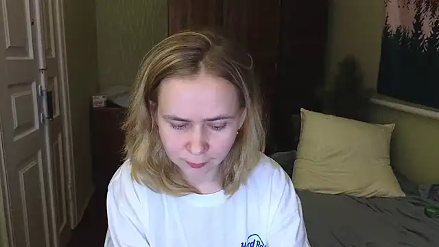 Riley Roo online show from 12-31-24, 03:31