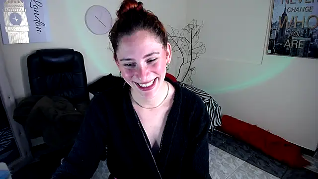 IsaBaileys  online show from 03-18-25, 11:42