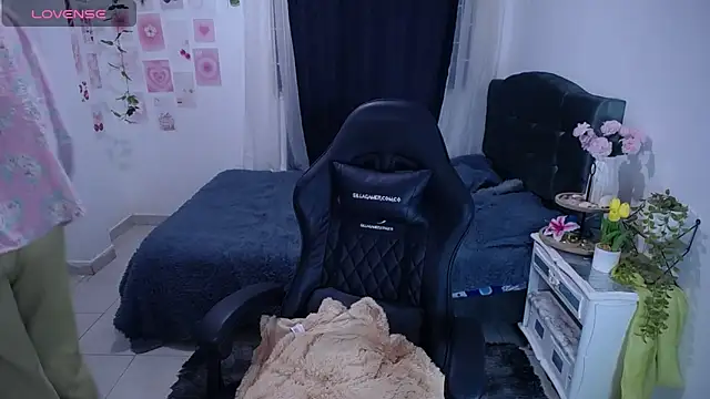 IsaBaileys  online show from 04-27-26, 12:41