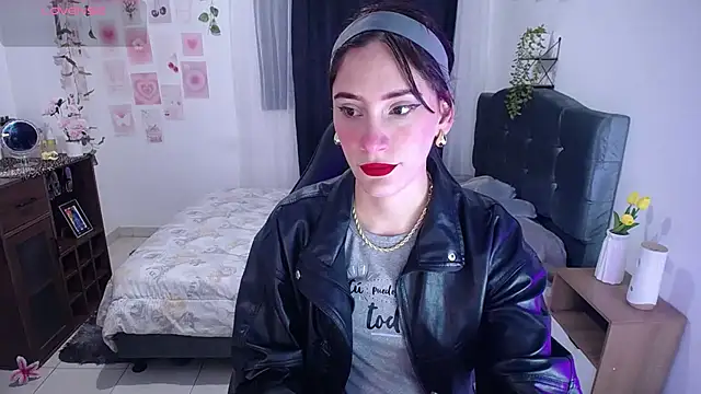 IsaBaileys  online show from 07-15-26, 05:02