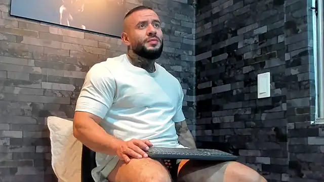 BruceDallas online show from 07-04-26, 04:07