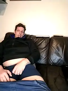 Knuffelstaaf123 online show from 03-07-25, 12:15