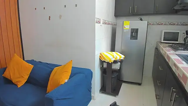 Snapshot of Yenifer_luna chatting on 03-14-26, 06:46 Yenifer luna online show from 03-14-26, 06:46