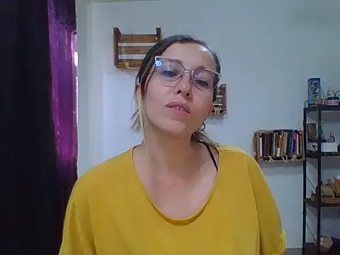 Snapshot of charlott_ponce chatting on 10-21-25, 07:03 charlott ponce online show from 10-21-25, 07:03
