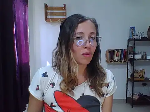 Snapshot of charlott_ponce chatting on 10-24-25, 06:37 charlott ponce online show from 10-24-25, 06:37