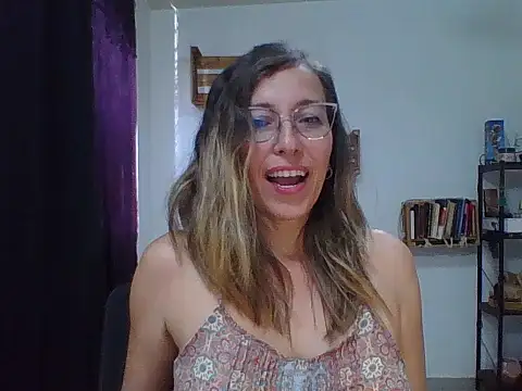 Snapshot of charlott_ponce chatting on 10-26-25, 04:35 charlott ponce online show from 10-26-25, 04:35