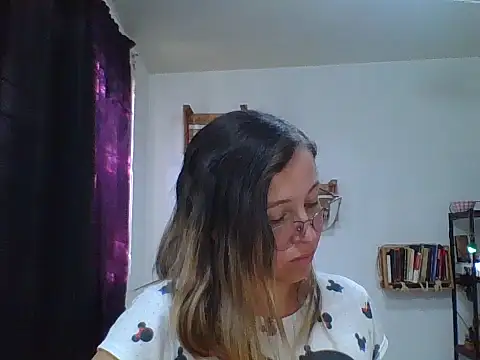 Snapshot of charlott_ponce chatting on 11-04-25, 10:09 charlott ponce online show from 11-04-25, 10:09
