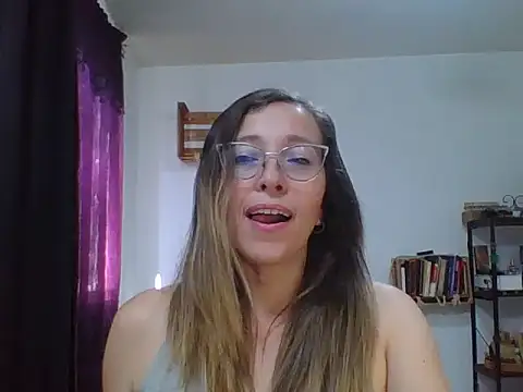 Snapshot of charlott_ponce chatting on 11-16-25, 06:02 charlott ponce online show from 11-16-25, 06:02