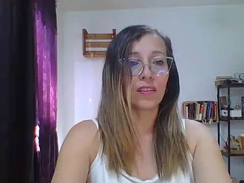 Snapshot of charlott_ponce chatting on 11-18-25, 06:56 charlott ponce online show from 11-18-25, 06:56