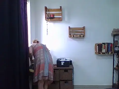 Snapshot of charlott_ponce chatting on 12-15-25, 06:34 charlott ponce online show from 12-15-25, 06:34