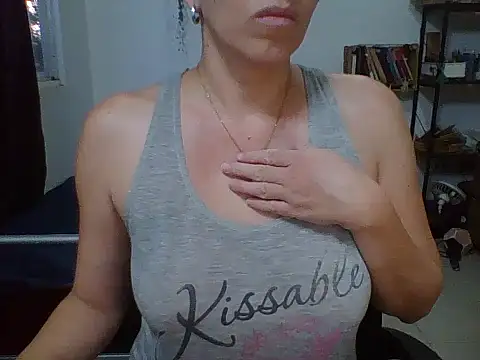 Snapshot of charlott_ponce chatting on 06-23-26, 01:14 charlott ponce online show from 06-23-26, 01:14