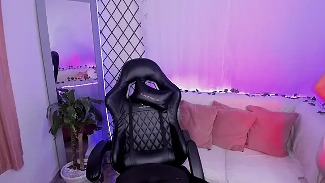  mia collins b  online show from 04-12-26, 04:39