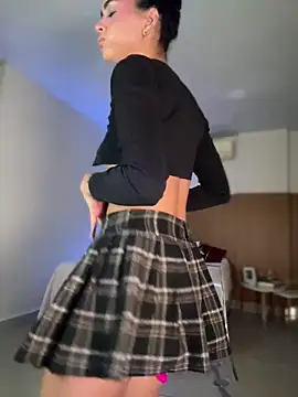 Snapshot of Lianh_Benett chatting on 12-04-24, 04:43 Lianh Benett online show from 12-04-24, 04:43