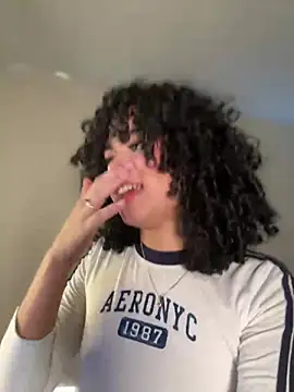 Snapshot of Lianh_Benett chatting on 12-15-24, 10:37 Lianh Benett online show from 12-15-24, 10:37