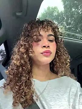 Snapshot of Lianh_Benett chatting on 02-19-26, 02:13 Lianh Benett online show from 02-19-26, 02:13