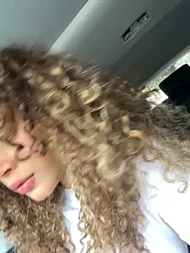 Snapshot of Lianh_Benett chatting on 02-20-26, 02:39 Lianh Benett online show from 02-20-26, 02:39