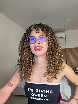 Snapshot of Lianh_Benett chatting on 03-10-26, 02:27 Lianh Benett online show from 03-10-26, 02:27