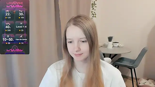 Snapshot of Alyaley chatting on 10-14-25, 11:44 Alyaley online show from 10-14-25, 11:44
