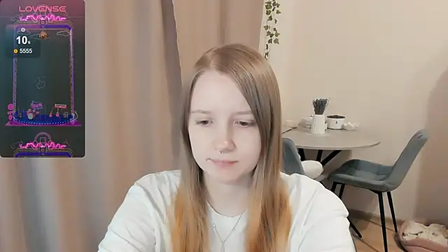 Snapshot of Alyaley chatting on 10-15-25, 12:38 Alyaley online show from 10-15-25, 12:38