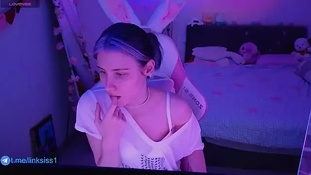 Snapshot of twicewetgirl chatting on 03-19-26, 10:41 twicewetgirl online show from 03-19-26, 10:41