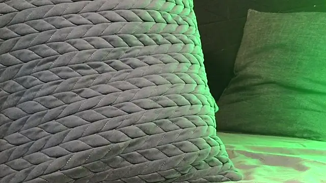 Snapshot of Astoria_Moon chatting on 10-23-25, 07:12 Astoria Moon online show from 10-23-25, 07:12